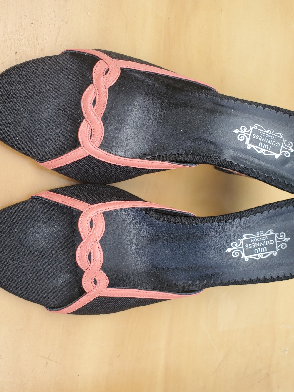 Lulu Guinness Black Wedge Sandals with Coral Flamingo Embroidery - Picture 7 of 7